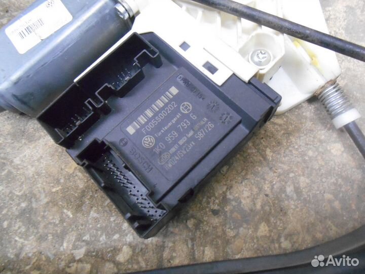 Стеклоподъемник L перед двери Wolkswagen Passat B6