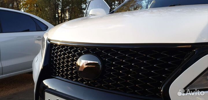 Эмблема F-Sport в решетку Lexus RX
