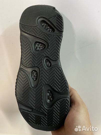 Кроссовки Adidas Yeezy Boost 700. 36,37 р
