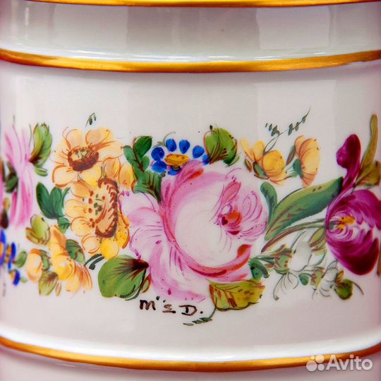 Фарфоровая бонбоньерка