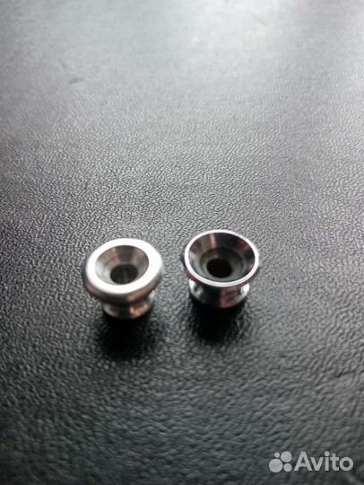 Крепление ремня гитары