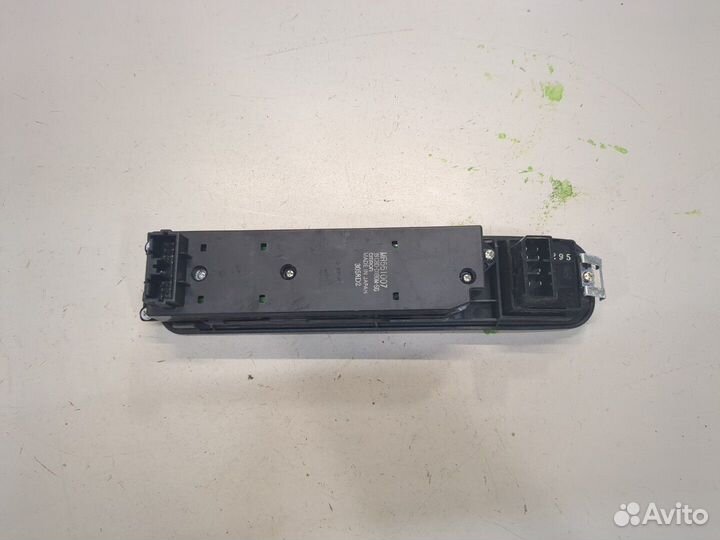 Кнопка стеклоподъемника Mitsubishi Montero Sport