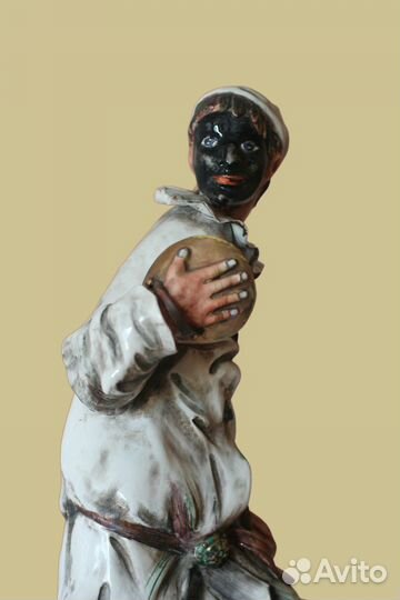Керамическая фигура Арлекин антиквариат из Европы