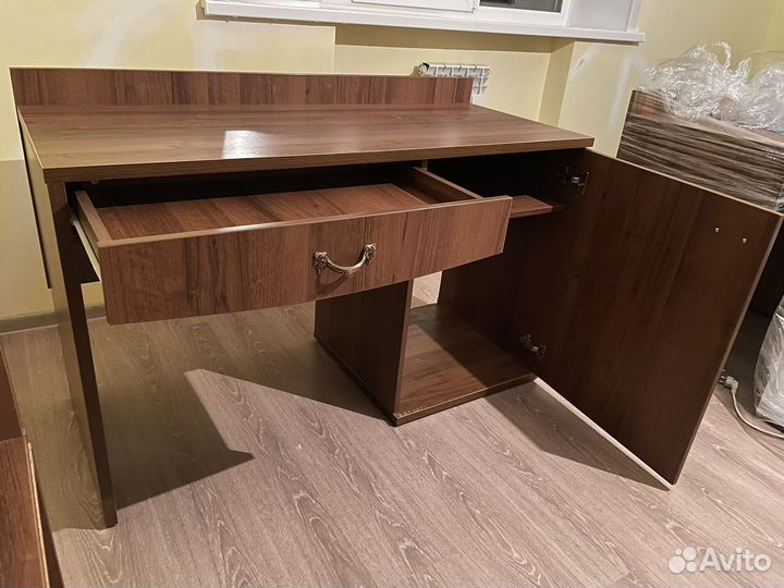 Письменный стол