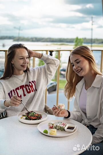 Ранер помощник официанта