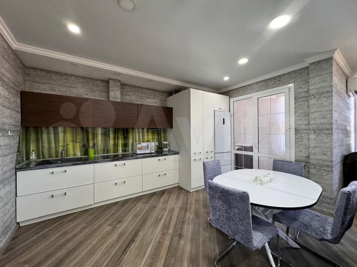 2-к. квартира, 80 м², 3/17 эт.