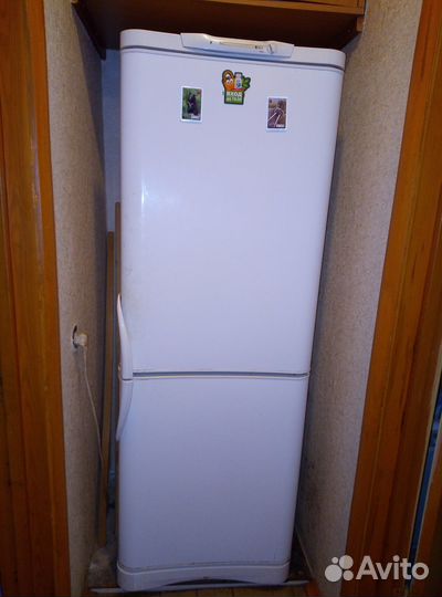 Холодильник Indesit б/у в рабочем состоянии