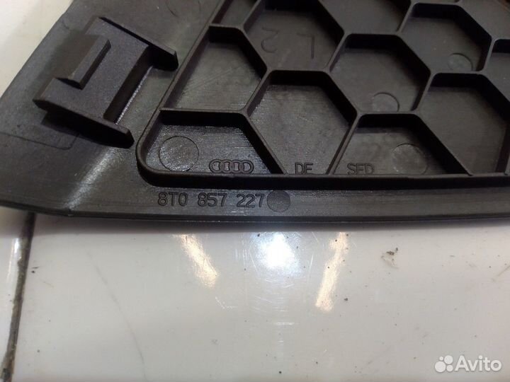 Решетка динамика левая (Audi A4)