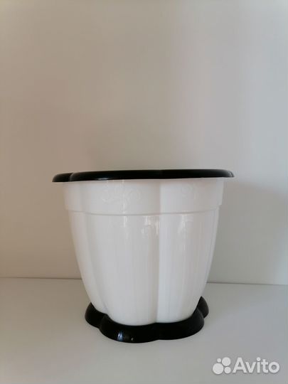 Кашпо горшок для цветов пластик