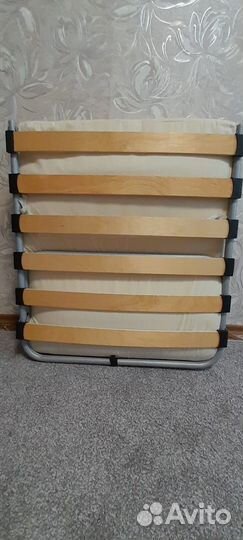 Раскладушка с ламелями и матрасом