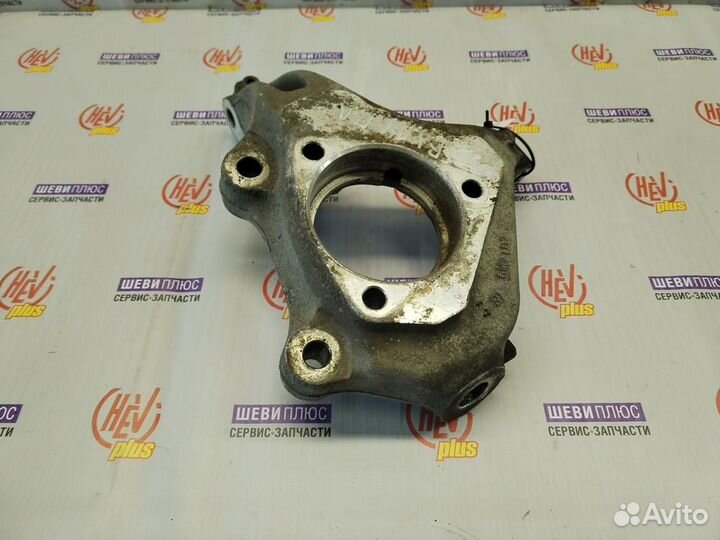 Кулак поворотный левый, передний Cadillac SRX