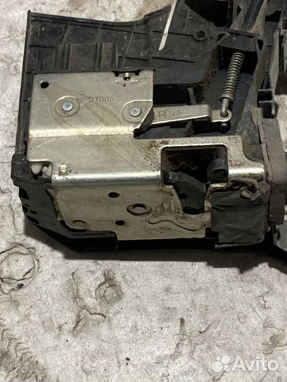 Замок двери передней правой Ford Fiesta 5 2005