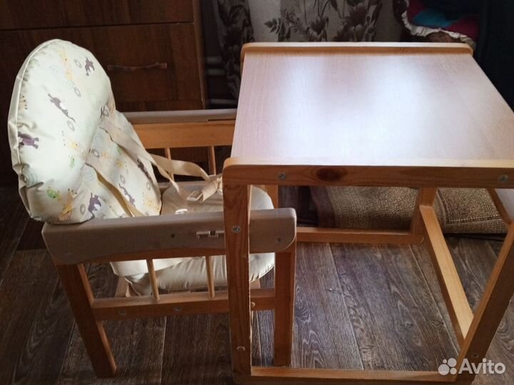 Детский столик и стульчик для кормления