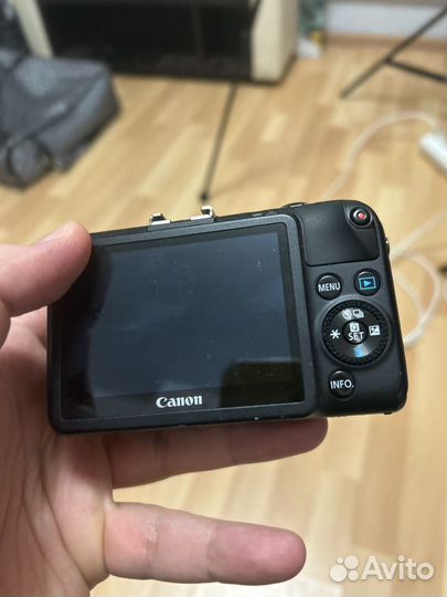 Canon eos m2