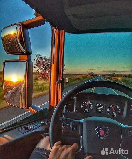 Водитель со своим грузовым автомобилем до 2 тонн