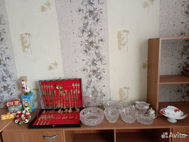 Посуда, ваза, ложки, солонка