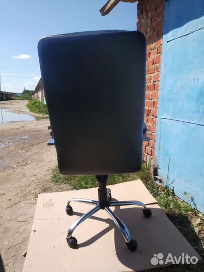 Компьютерное кожаное кресло