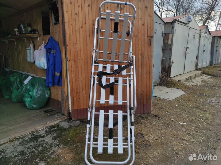 Каталка для автомобилей скорой помощи и подиум