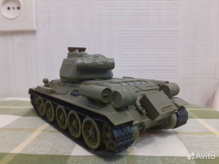 Готовая модель танка Т34-85 (1:35)