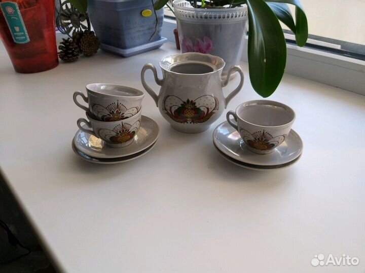 Сервизы, чайник, битончики