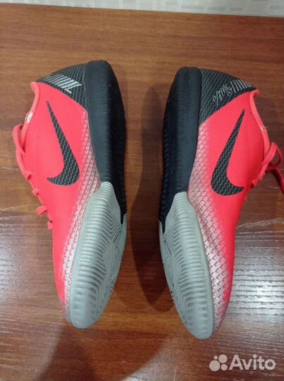 Бутсы-футзалки