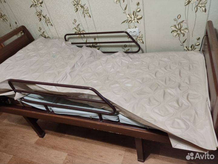 Кровать для лежачих больных, функциональная