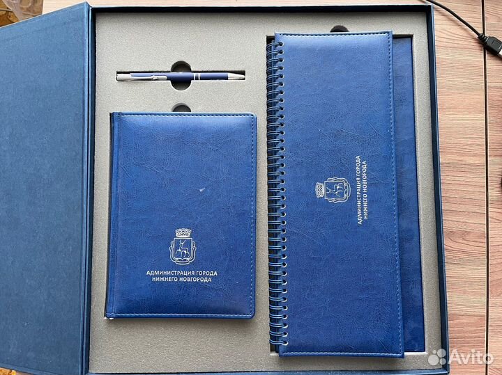 Подарочный набор: блокнот, ручка, календарь