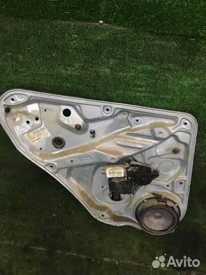 Стеклоподъемник задний левый Volkswagen Passat B5