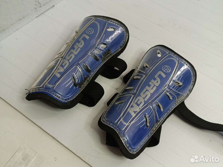 Щитки футбольные