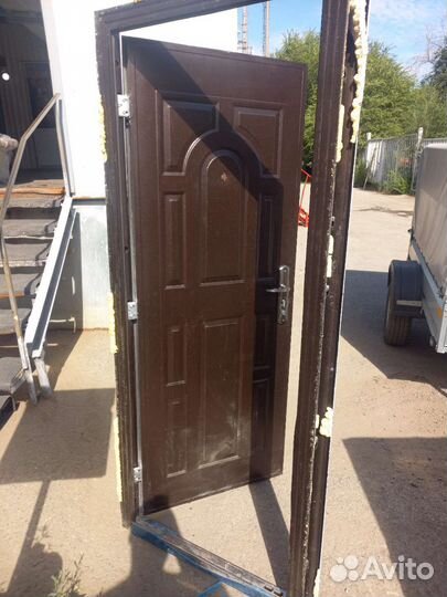 Дверь входная металлическая