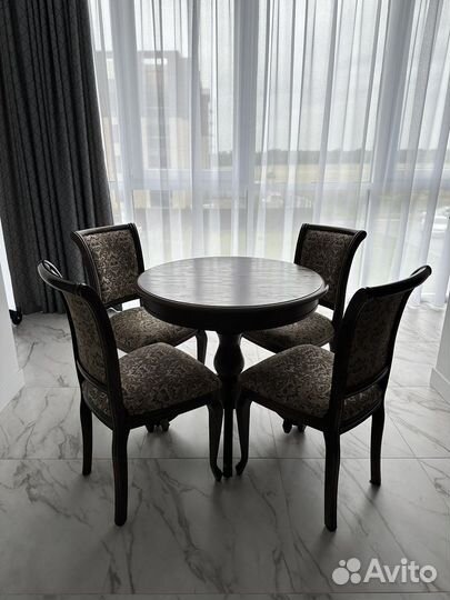 Стол и стулья для кухни