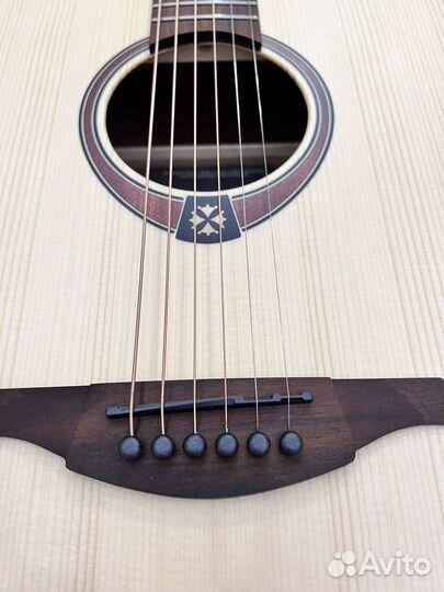 Акустическая гитара