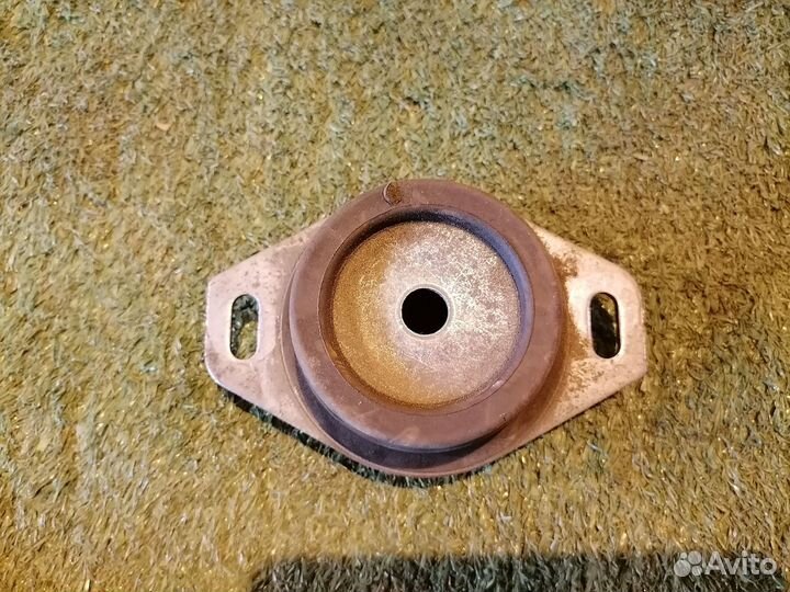 Опора двигателя (подушка двс) левая 1844 68 Peugeo