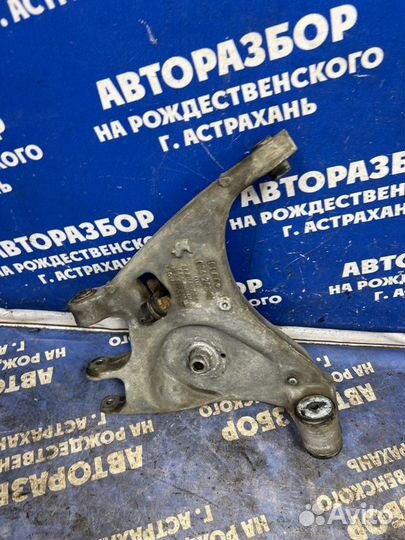 Задний правый рычаг Audi A4B6 седан 2003