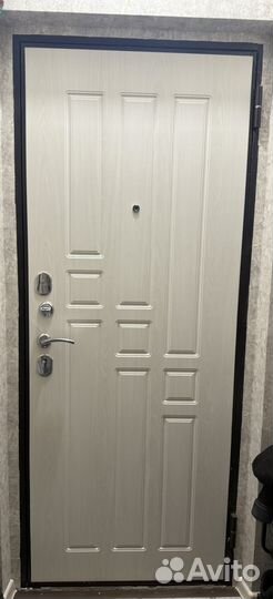 Дверь входная металлическая от застройщика