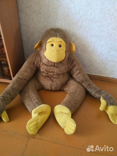 Большая мягкая игрушка обезьяна