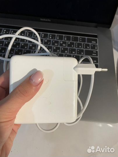 Apple MacBook Pro 15 2017 TR2 Touch Bar