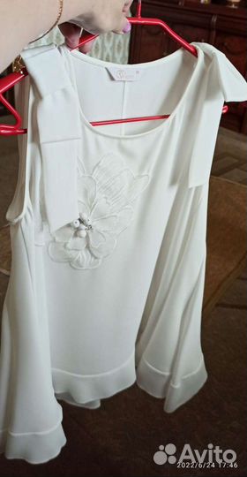 Блузки:нарядная белая с бантами р 44,46и цветком