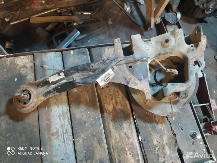 Ступица задняя левая Ford Focus 3