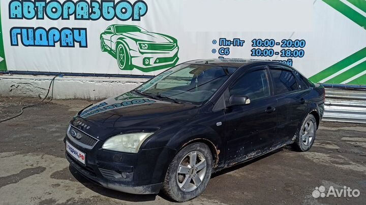 Накладка зеркала правого Ford Focus 2 1683639. Царапина