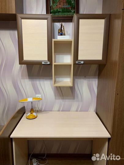 Компьютерный стол и шкаф