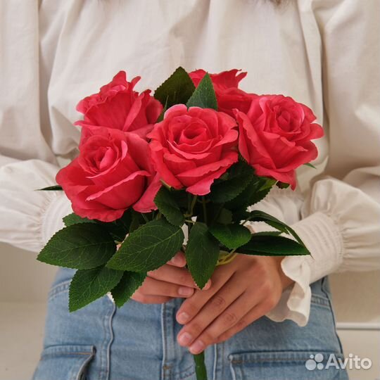 Искусственный букет цветов из 7 голов розы