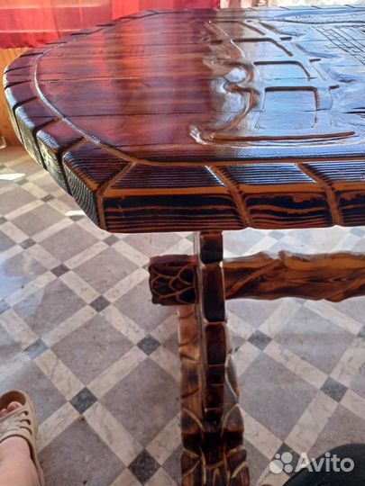 Стол из дерева