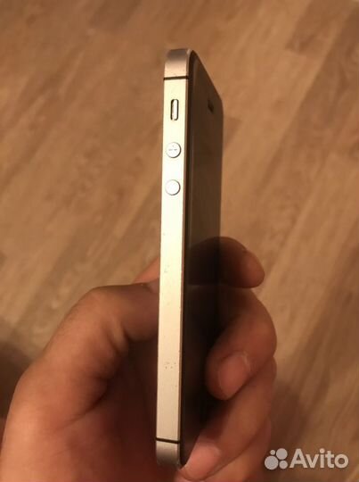 iPhone SE, 32 ГБ