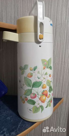 Термос с помпой Япония