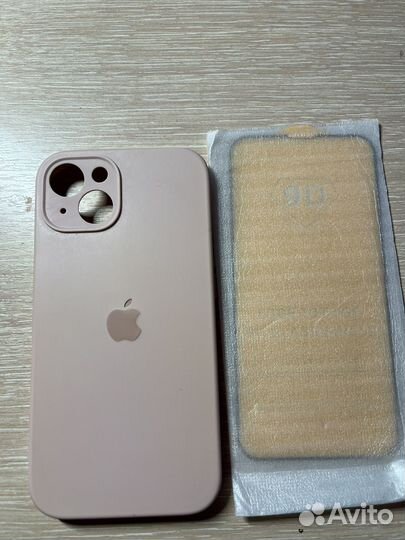 Чехол на iPhone 13 и защитное стекло