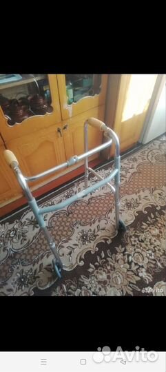 Ходунки для взрослых на колесах