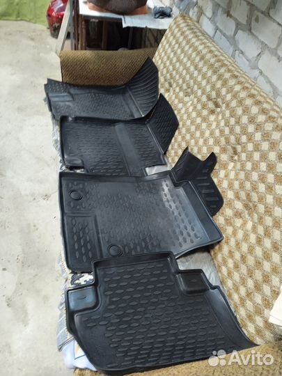 Автомобильные коврики резиновые