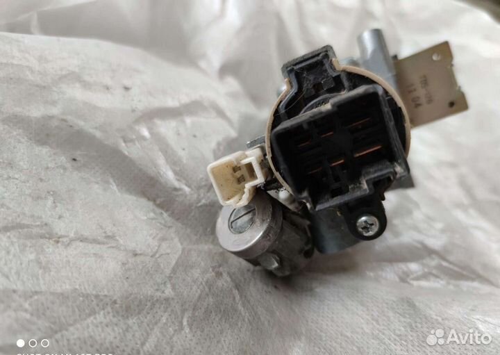 Замок зажигания Mazda Premacy 2000 год