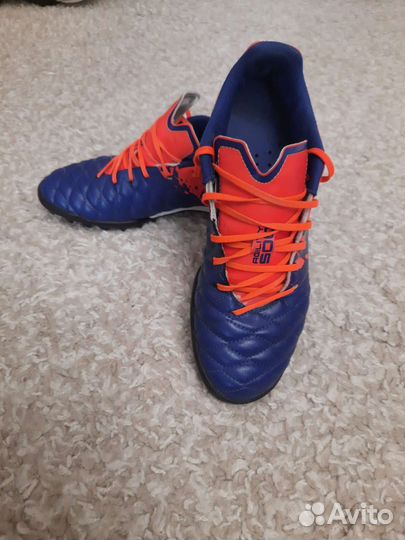 Футбольные бутсы сороконожки